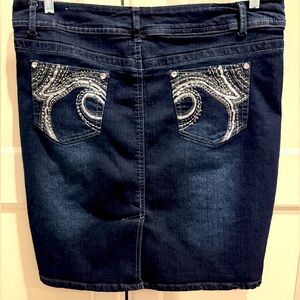 Women’s Large Dark Wash Denim Mini Skirt  Decorative Back Pockets by Karen T.